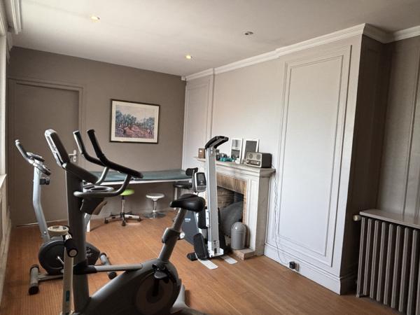 Immeuble
        
        - 221 m² 232 000 € *