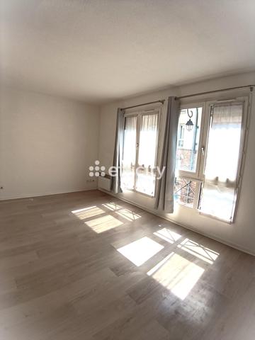 Appartement
         2 pièces
        - 33 m² 179 000 € *