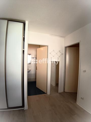 Appartement
         2 pièces
        - 33 m² 179 000 € *