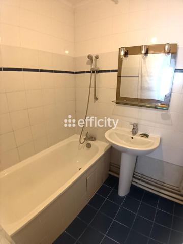 Appartement
         2 pièces
        - 33 m² 179 000 € *