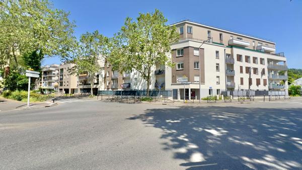 CENTRE VILLE -  F2 BALCON et PARKING, VENDU LOUÉ