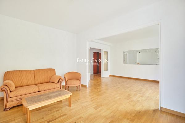 A vendre-Neuilly-sur-Seine  92200-Proche métro Pont de Neuilly -Appartement -balcon