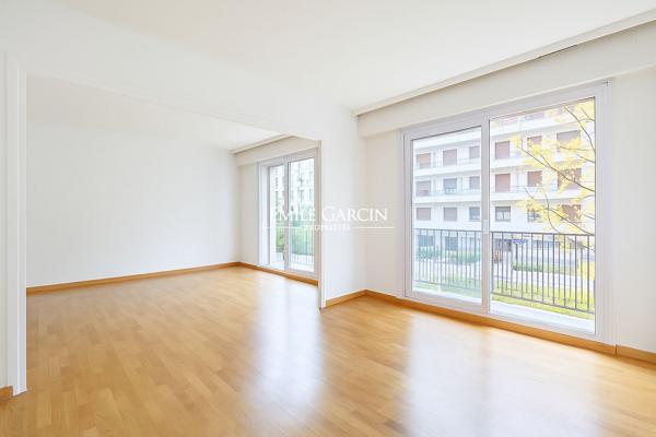 A vendre-Neuilly-sur-Seine  92200-Proche métro Pont de Neuilly -Appartement -balcon