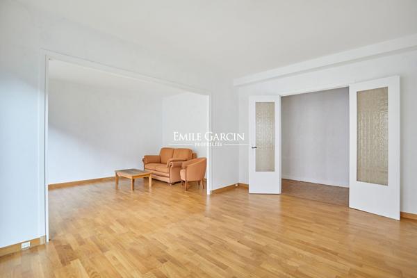 A vendre-Neuilly-sur-Seine  92200-Proche métro Pont de Neuilly -Appartement -balcon
