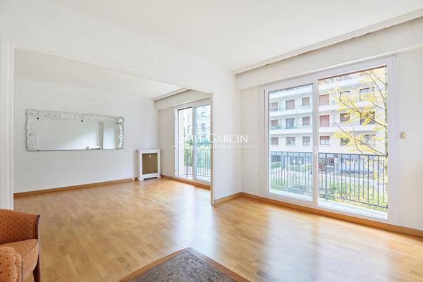A vendre-Neuilly-sur-Seine  92200-Proche métro Pont de Neuilly -Appartement -balcon