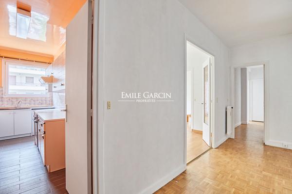 A vendre-Neuilly-sur-Seine  92200-Proche métro Pont de Neuilly -Appartement -balcon