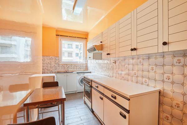A vendre-Neuilly-sur-Seine  92200-Proche métro Pont de Neuilly -Appartement -balcon