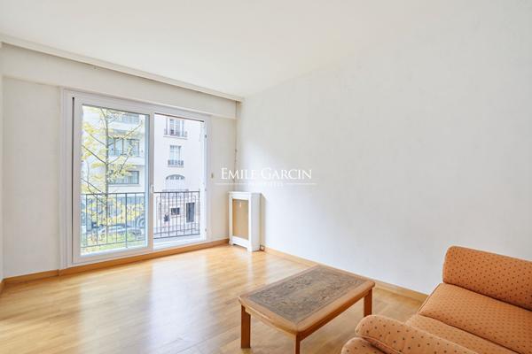 A vendre-Neuilly-sur-Seine  92200-Proche métro Pont de Neuilly -Appartement -balcon