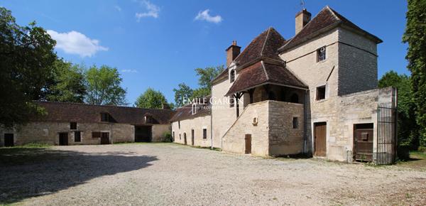A Vendre - Bourgogne - Auxerre- Chablis 89 - Logis du XVIème siècle -Idéal projet évènementiel-