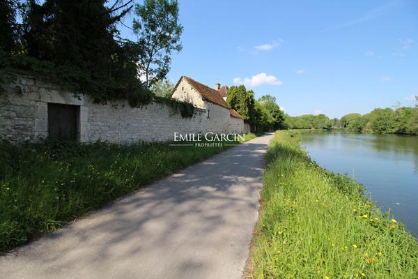 A Vendre - Bourgogne - Auxerre- Chablis 89 - Logis du XVIème siècle -Idéal projet évènementiel-