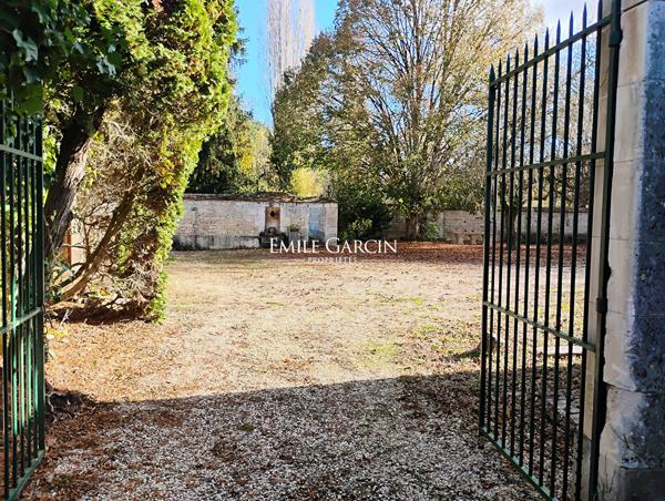 A Vendre - Bourgogne - Auxerre- Chablis 89 - Logis du XVIème siècle -Idéal projet évènementiel-