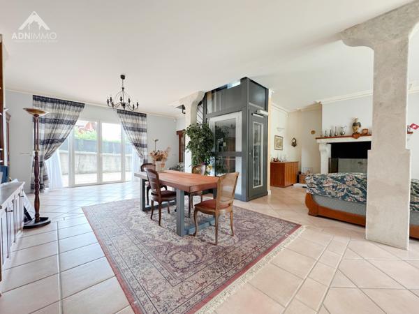 Saint-Jean-de-Gonville (01630) Maison 12 Pièces 392 m2