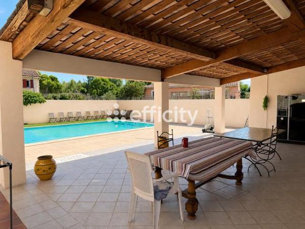 Maison
         6 pièces
        - 190 m² 675 000 € *
