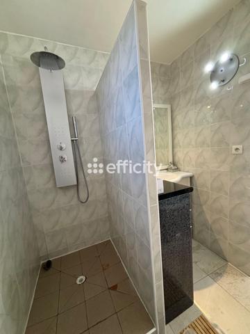 Maison
         6 pièces
        - 190 m² 675 000 € *