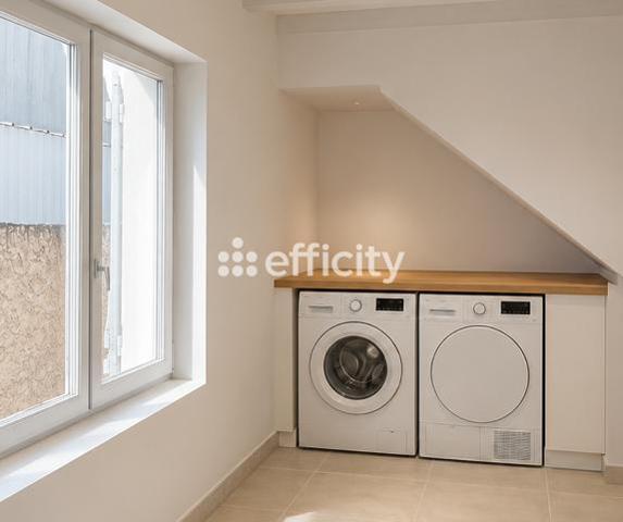 Maison
         6 pièces
        - 190 m² 675 000 € *