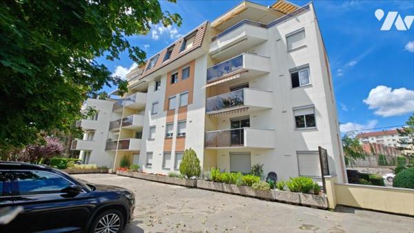 Besançon, Quartier Butte, Un appartement  T4 de 78 m² avec cave, garage et parking.