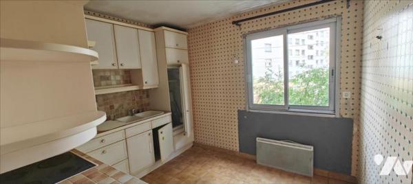 Besançon, Quartier Butte, Un appartement  T4 de 78 m² avec cave, garage et parking.