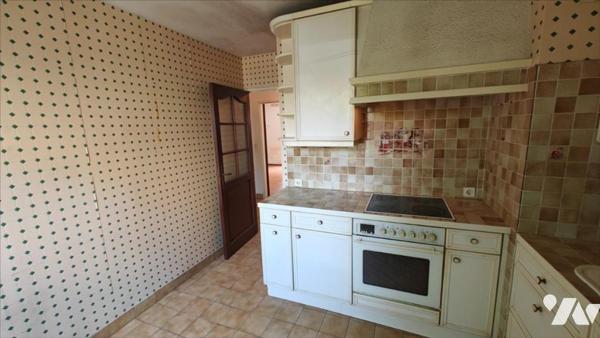 Besançon, Quartier Butte, Un appartement  T4 de 78 m² avec cave, garage et parking.
