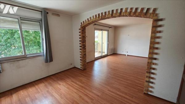 Besançon, Quartier Butte, Un appartement  T4 de 78 m² avec cave, garage et parking.