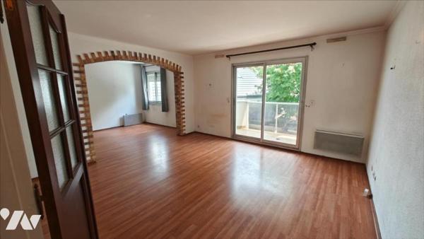 Besançon, Quartier Butte, Un appartement  T4 de 78 m² avec cave, garage et parking.