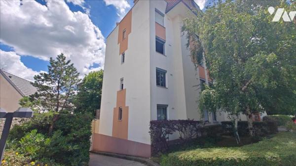 Besançon, Quartier Butte, Un appartement  T4 de 78 m² avec cave, garage et parking.