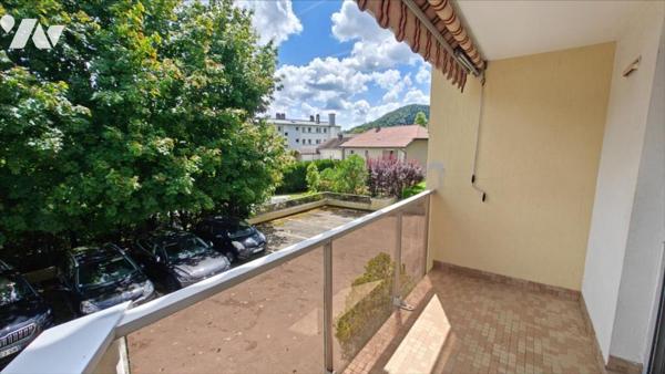 Besançon, Quartier Butte, Un appartement  T4 de 78 m² avec cave, garage et parking.