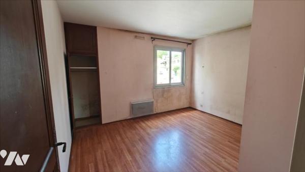 Besançon, Quartier Butte, Un appartement  T4 de 78 m² avec cave, garage et parking.