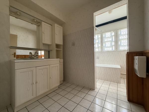 Appartement
                                                                                                                                                                                                                                                                                                                        4 pièce(s)                                                                                                                                                                                                          2 chambre(s)                                                                                                                                                                                                          67.67  m²