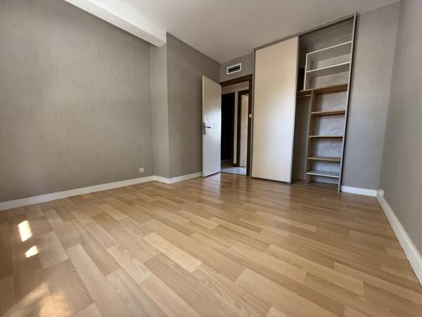Appartement
                                                                                                                                                                                                                                                                                                                        4 pièce(s)                                                                                                                                                                                                          2 chambre(s)                                                                                                                                                                                                          67.67  m²