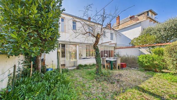 Maison de caractère 7 pièces Double Garage Quartier La Genette La Rochelle