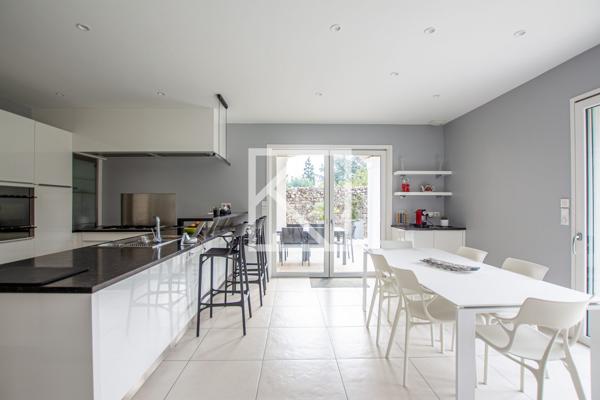 Villa de standing avec grand garage, aux prestations irréprochables