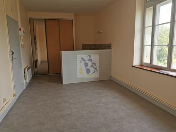 Location studio Ruelle Sur Touvre (16600), 26.86m² avec 1 pièce(s). Agence Allard Brimeaud