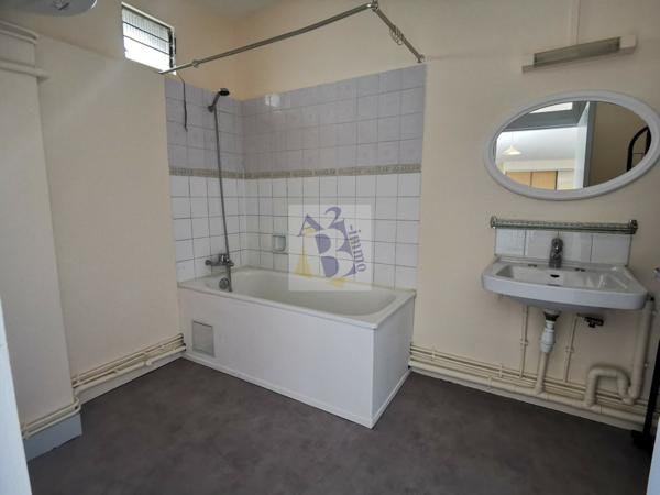 Location studio Ruelle Sur Touvre (16600), 26.86m² avec 1 pièce(s). Agence Allard Brimeaud