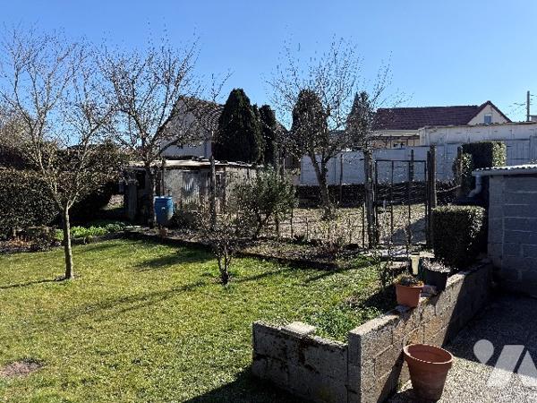 RIBEMONT-SUR-ANCRE (80800),  pavillon de plain-pied d'environ 73 m2 hab. jardin et sous sol complet