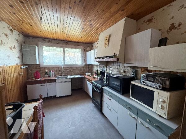 RIBEMONT-SUR-ANCRE (80800),  pavillon de plain-pied d'environ 73 m2 hab. jardin et sous sol complet