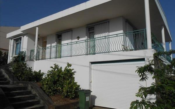 Maison à louer    4 pièces •  Basse-Terre