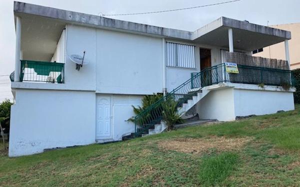 Maison à louer    4 pièces •  Basse-Terre