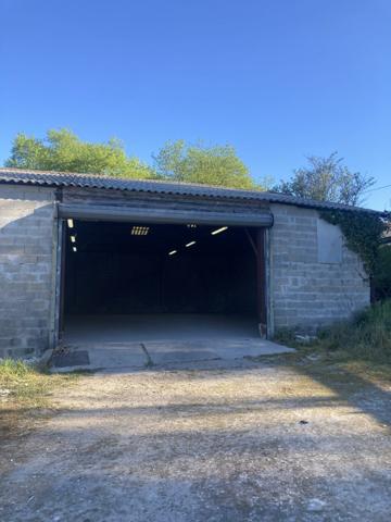 Local activité-entreprôt-dépôt-stockage