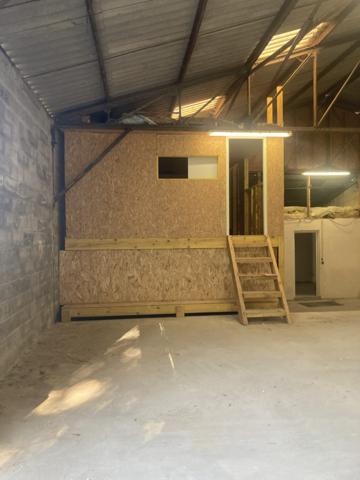 Local activité-entreprôt-dépôt-stockage