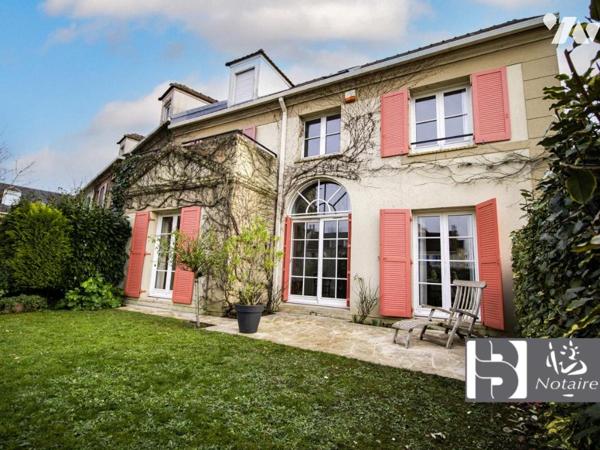 Maison Mitoyenne 1 côté , 187.00 m² avec ponton privatif
