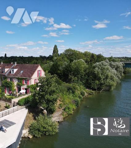 Maison Mitoyenne 1 côté , 187.00 m² avec ponton privatif