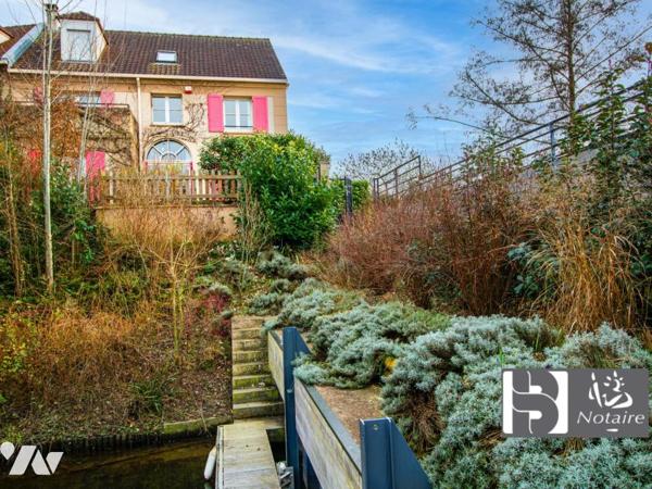 Maison Mitoyenne 1 côté , 187.00 m² avec ponton privatif