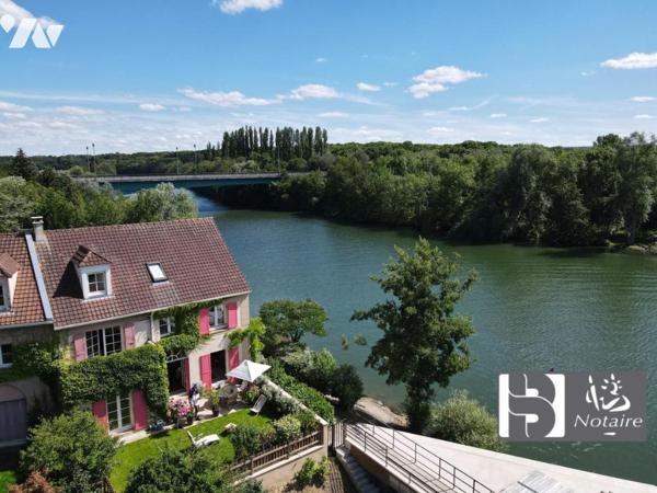 Maison Mitoyenne 1 côté , 187.00 m² avec ponton privatif