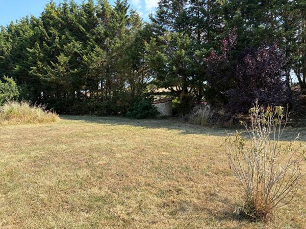 LAVAU (85) AU CALME ABSOLU CADRE CAMPAGNE SUPERBE TERRAIN A BATIR 1500M² HORS LOTISSEMENT A VIABILISER