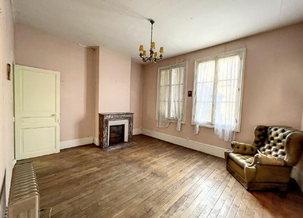 Appartement à vendre    5 pièces • 189 m2 Noyon