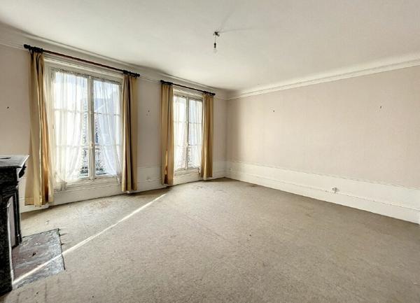 Appartement à vendre    5 pièces • 189 m2 Noyon