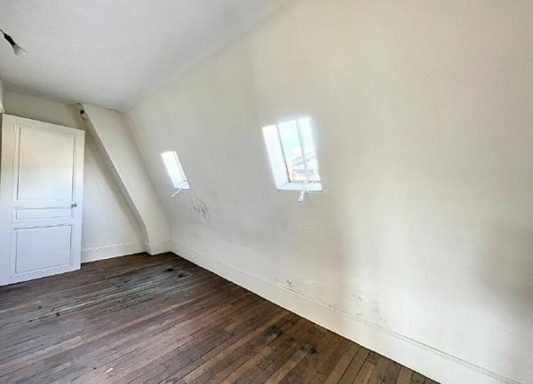 Appartement à vendre    5 pièces • 189 m2 Noyon