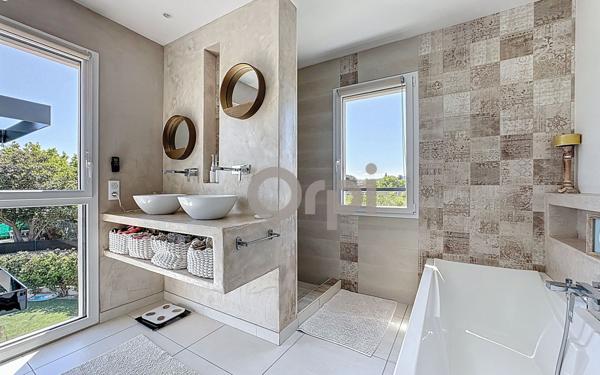 Maison à vendre    5 pièces • 149,91 m2 Fréjus