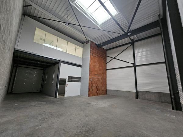 A LOUER : local d'activité neuf 240 m2 NANTES OUEST ORVAULT