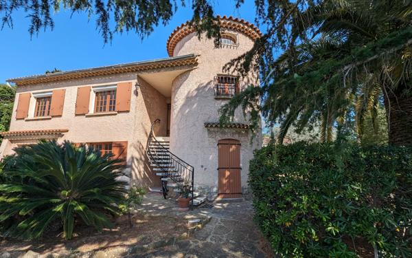 Maison à vendre    9 pièces • 192 m2 Six-Fours-les-Plages